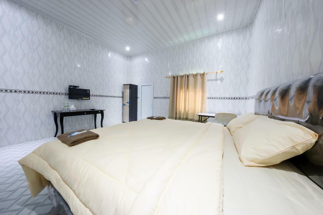 Mega Nasional Seaview Hotel Gunungsitoli Eksteriør billede