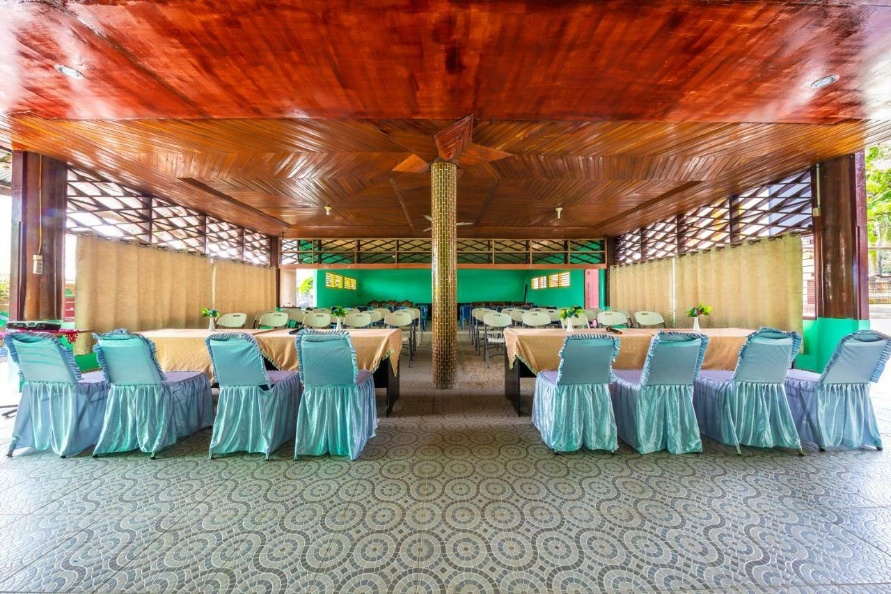 Mega Nasional Seaview Hotel Gunungsitoli Eksteriør billede