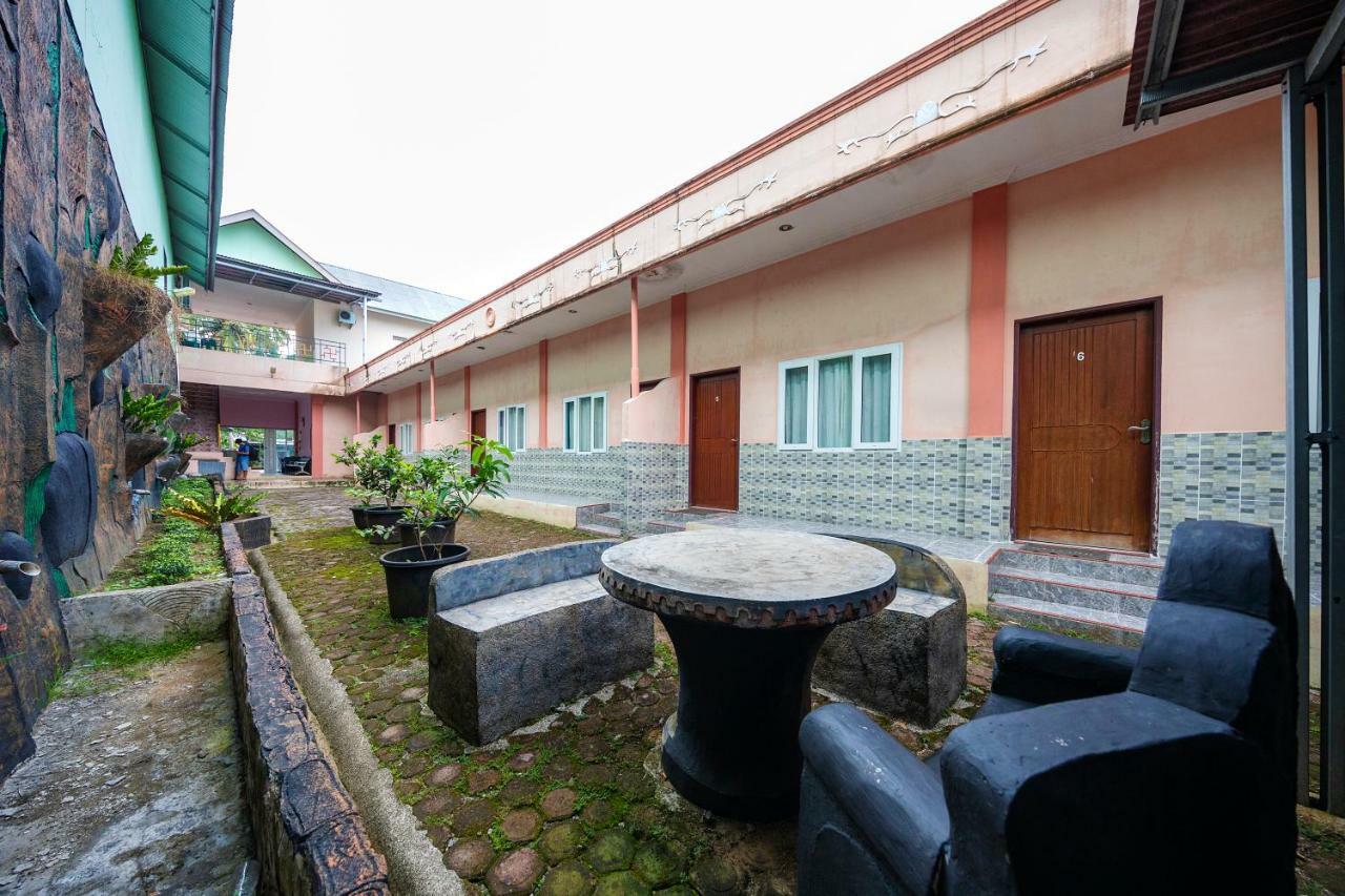Mega Nasional Seaview Hotel Gunungsitoli Eksteriør billede